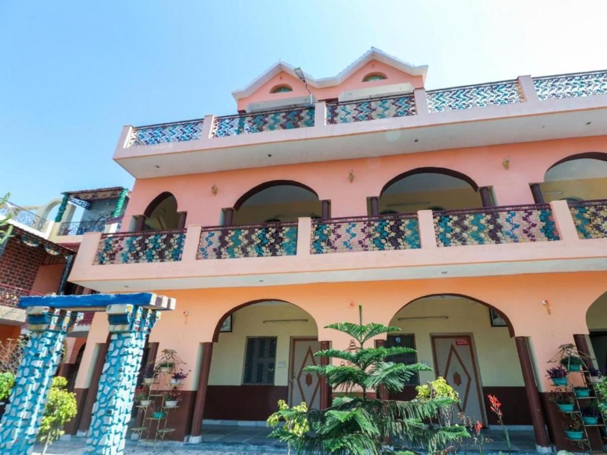 Oyo 73902 Vyttila Residency Hotel Kochi Exterior foto