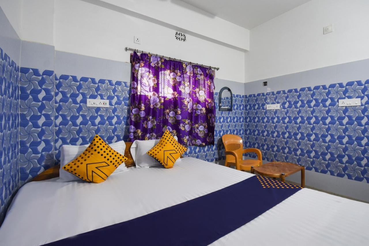 Oyo 73902 Vyttila Residency Hotel Kochi Exterior foto