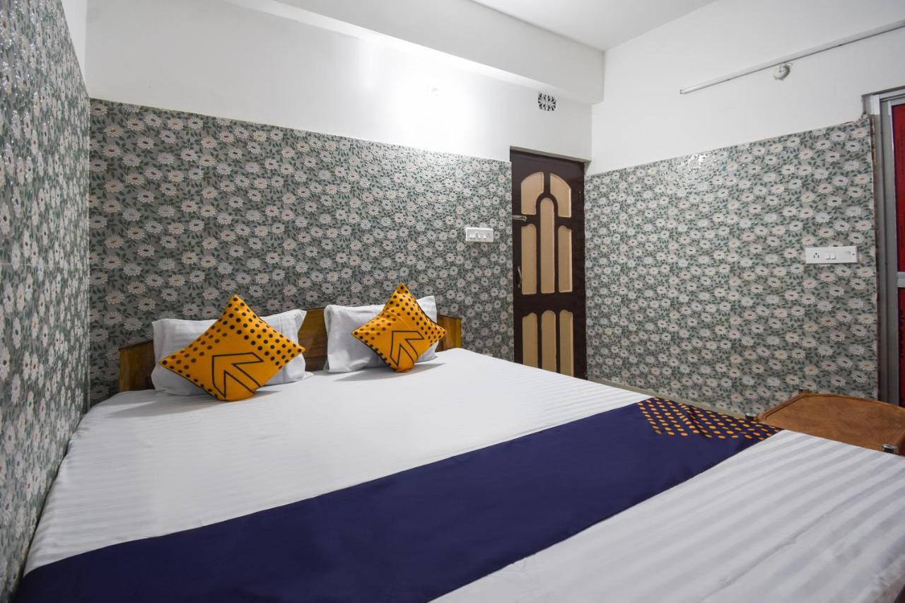 Oyo 73902 Vyttila Residency Hotel Kochi Exterior foto